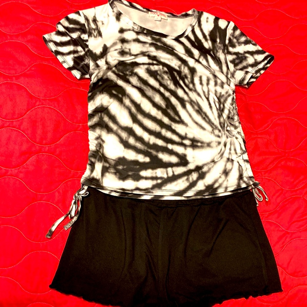 Poof Girl outfit shorts and shortsleeved shirt girls size Large New w/o tags